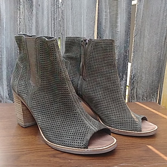 Toms Shoes - ❤TOMS Majorca Peep Toe Suede Heel Booties size 9